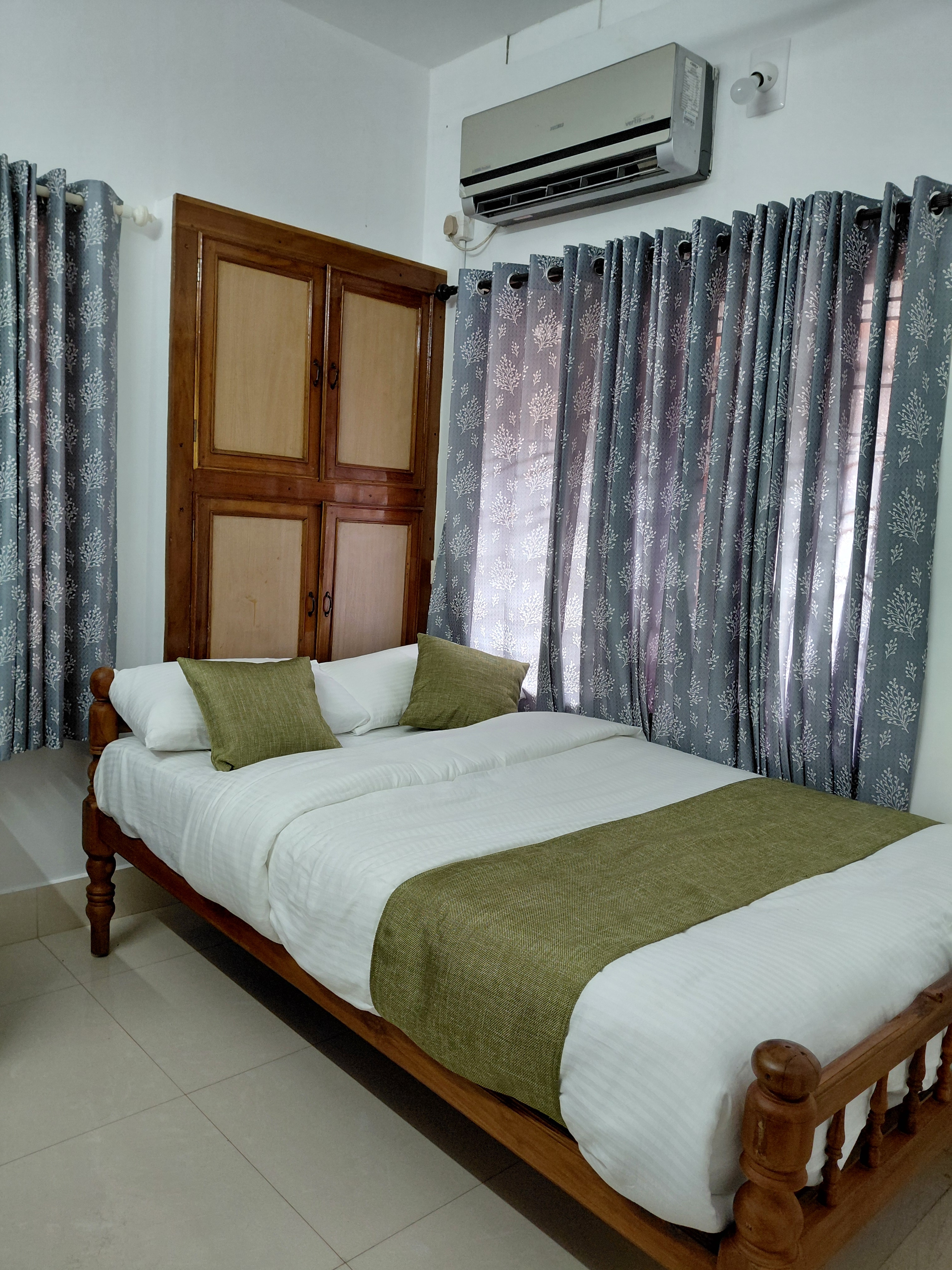 ETERNA HOMESTAY RACKAD - Tap to explore photos