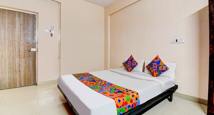 FabHotel Laxmi Chowk Room Type - Deluxe Room FabHotel Laxmi Chowk Room Type - Deluxe Room