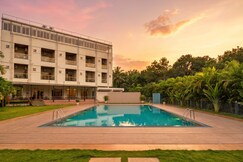 Blue Lagoon Inn Resort