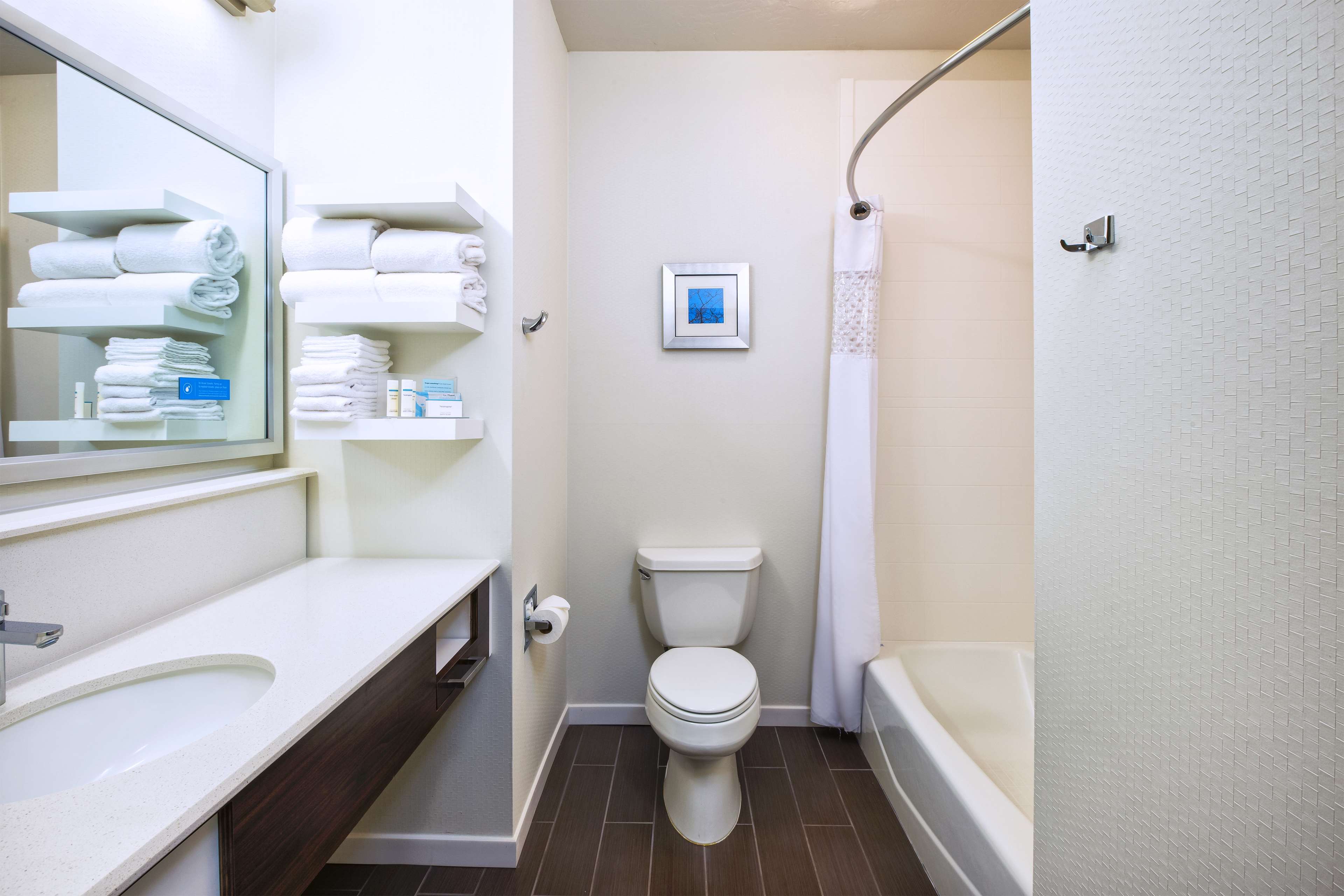 Hampton Inn & Suites by Hilton Los Alamos White Rock - Tap to explore photos