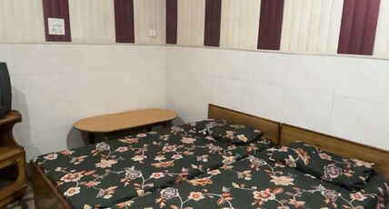 DELUXE HOTEL Room Type - Bedroom 7