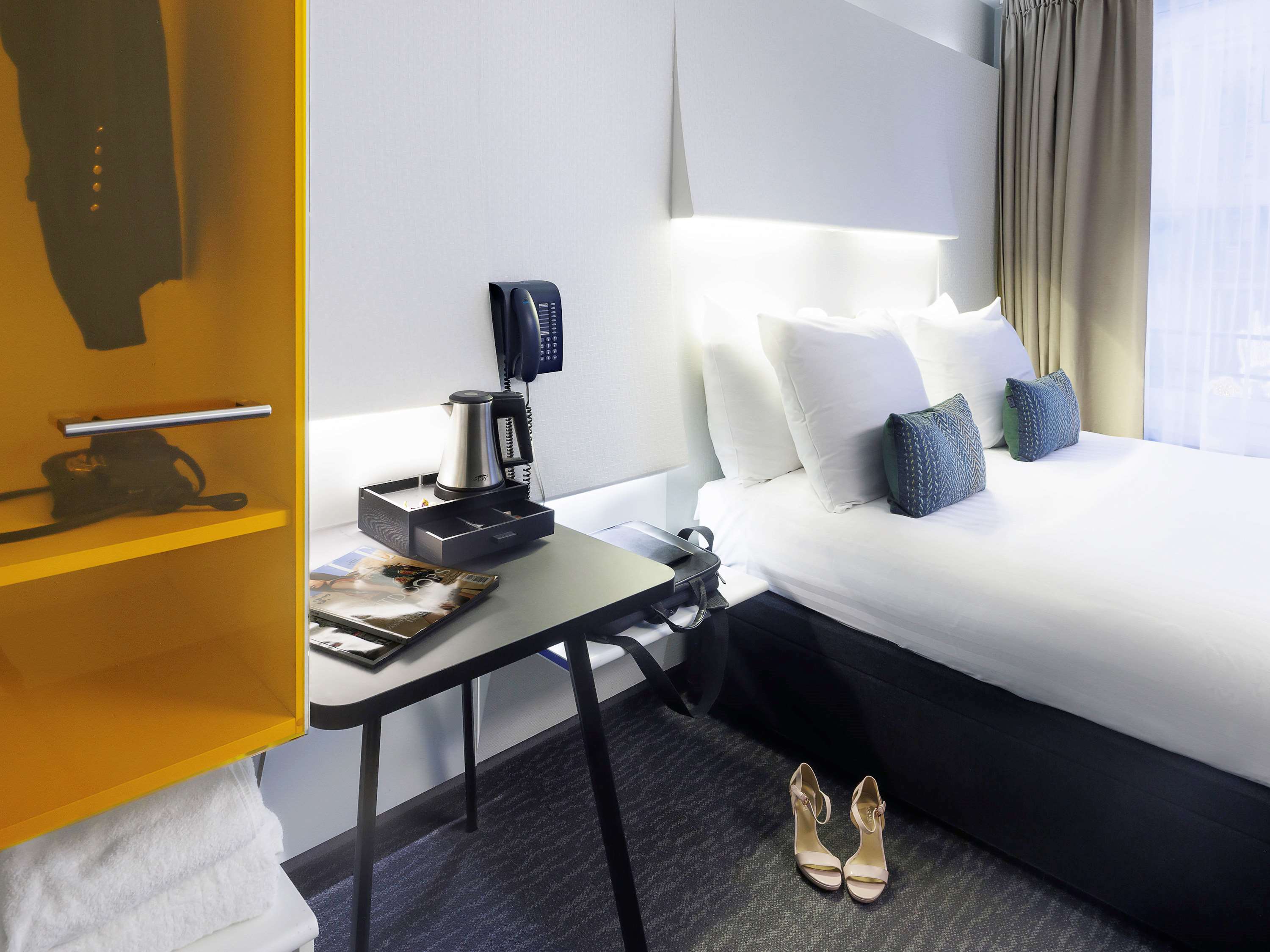 Ibis Styles Amsterdam CS Hotel - Tap to explore photos