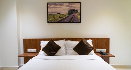 Open Hotel by Olive - Langford Suites Room Type - Deluxe King Room