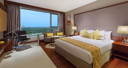 Crowne Plaza Kochi Room Type - 1 King Bed Premium Smoking