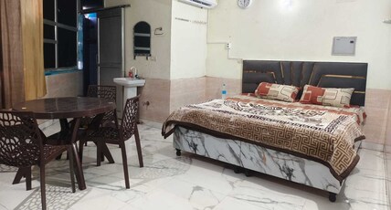 SPOT ON Royal King Guest House Room Type - Classic