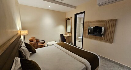THE IMPERIAL HOTEL AND CONVENTION CENTRE Room Type - PREMIUM
