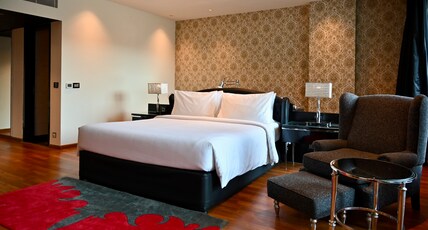 Radisson Blu Hotel New Delhi Paschim Vihar Room Type - Junior Suite room with Bath tub 