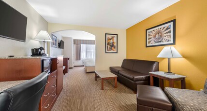 Best Western Executive Inn & Suites Room Type - SUITE-1 KING BED,NSMK,PETFRD,SITARE,2FLATV,MICRFG,BTHSHW,FULL BREAKFAST Best Western Executive Inn & Suites Room Type - SUITE-1 KING BED,NSMK,PETFRD,SITARE,2FLATV,MICRFG,BTHSHW,FULL BREAKFAST