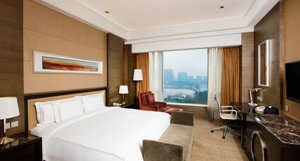 Crowne Plaza NANJING JIANGNING Room Type - 1 King Standard Lake View Lounge Access Crowne Plaza NANJING JIANGNING Room Type - 1 King Standard Lake View Lounge Access