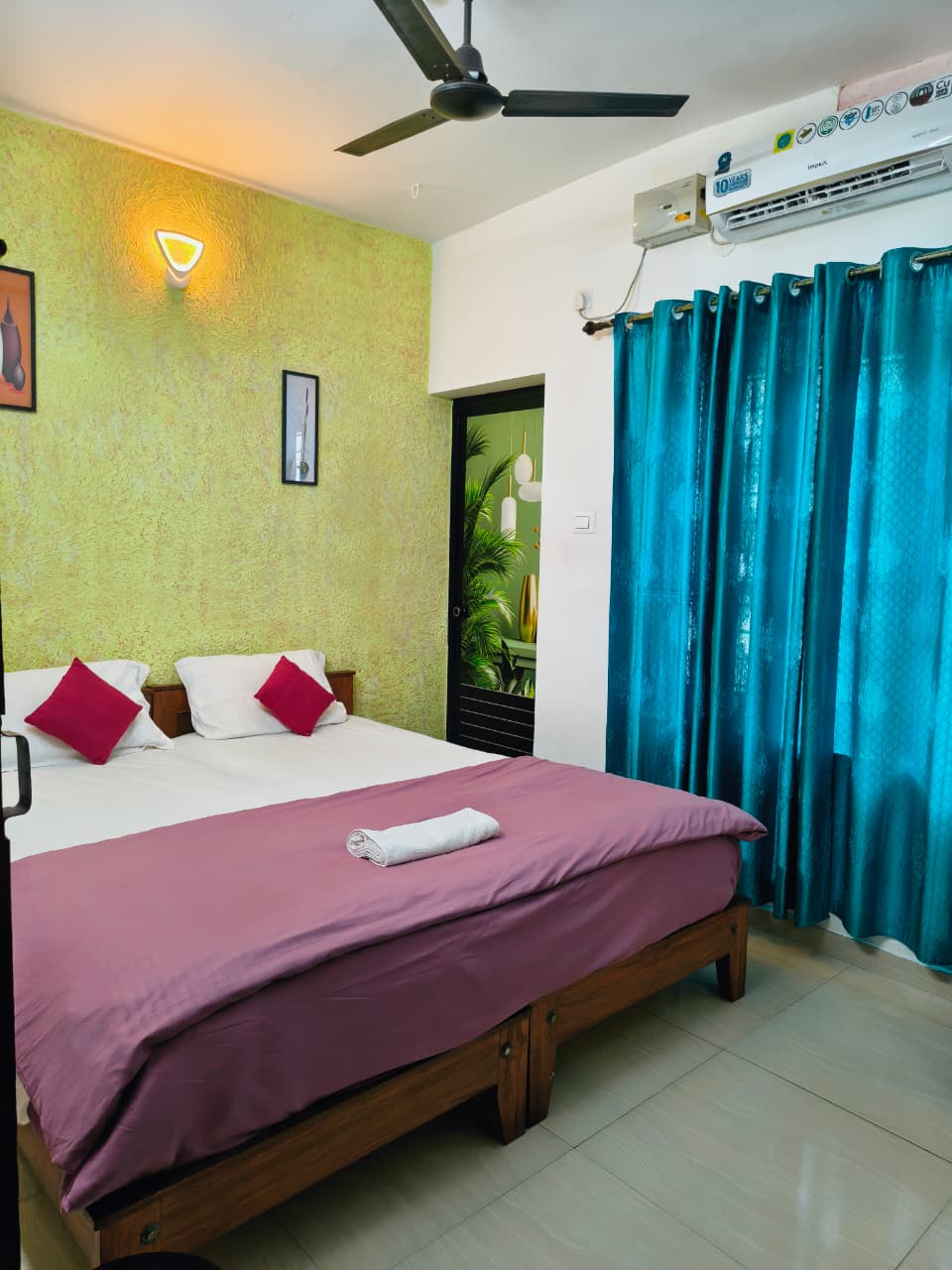 Red Poppy Home Stay - Tap to explore photos