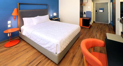 Tru By Hilton Monterrey Fundidora Room Type - 1 QUEEN ST RM MONTAIN VIEW
