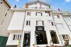 Collection O Dal Lake