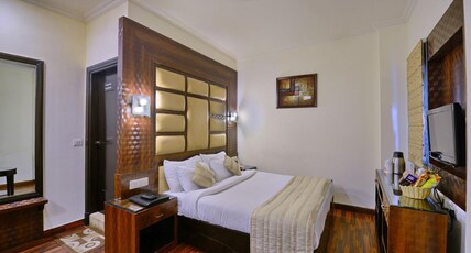 Hotel Southgate Room Type - Deluxe Room Hotel Southgate Room Type - Deluxe Room