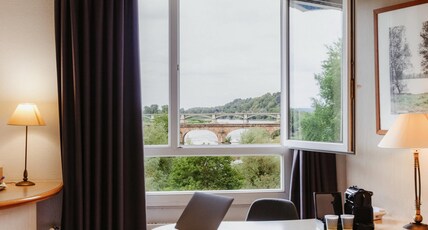 Mercure Nevers Pont de Loire Room Type - Privilege Room with 1 double bed, overlooking the Loire