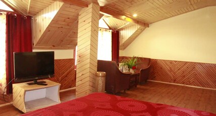 Zarim Hotel Manali (Near Mall Road) Room Type - Super Deluxe Room