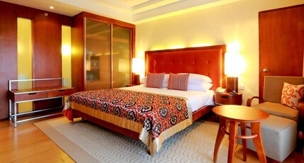 Taj Samudra, Colombo Room Type - Deluxe Room City Facing Queen Bed
