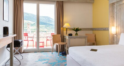 Mercure Millau Room Type - Privilege Room with viaduct view and 1 double bed