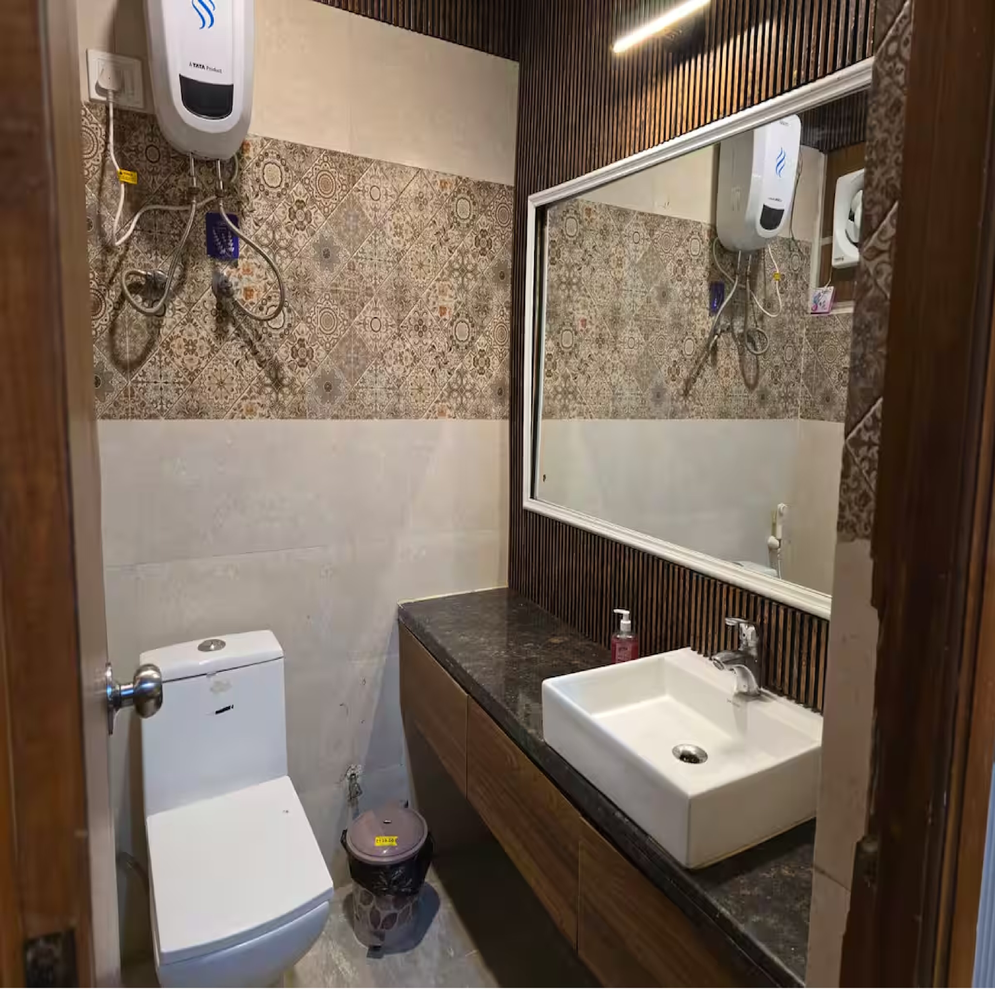 Siri Stays Luxury Studio Apartment - Tap to explore photos