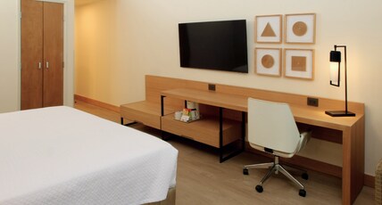 Crowne Plaza TORREON Room Type - 1 King Standard