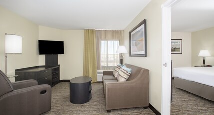 Candlewood Suites Pueblo, an IHG hotel Room Type - 1 King 1 Bedroom Suite Mobil Access Tub