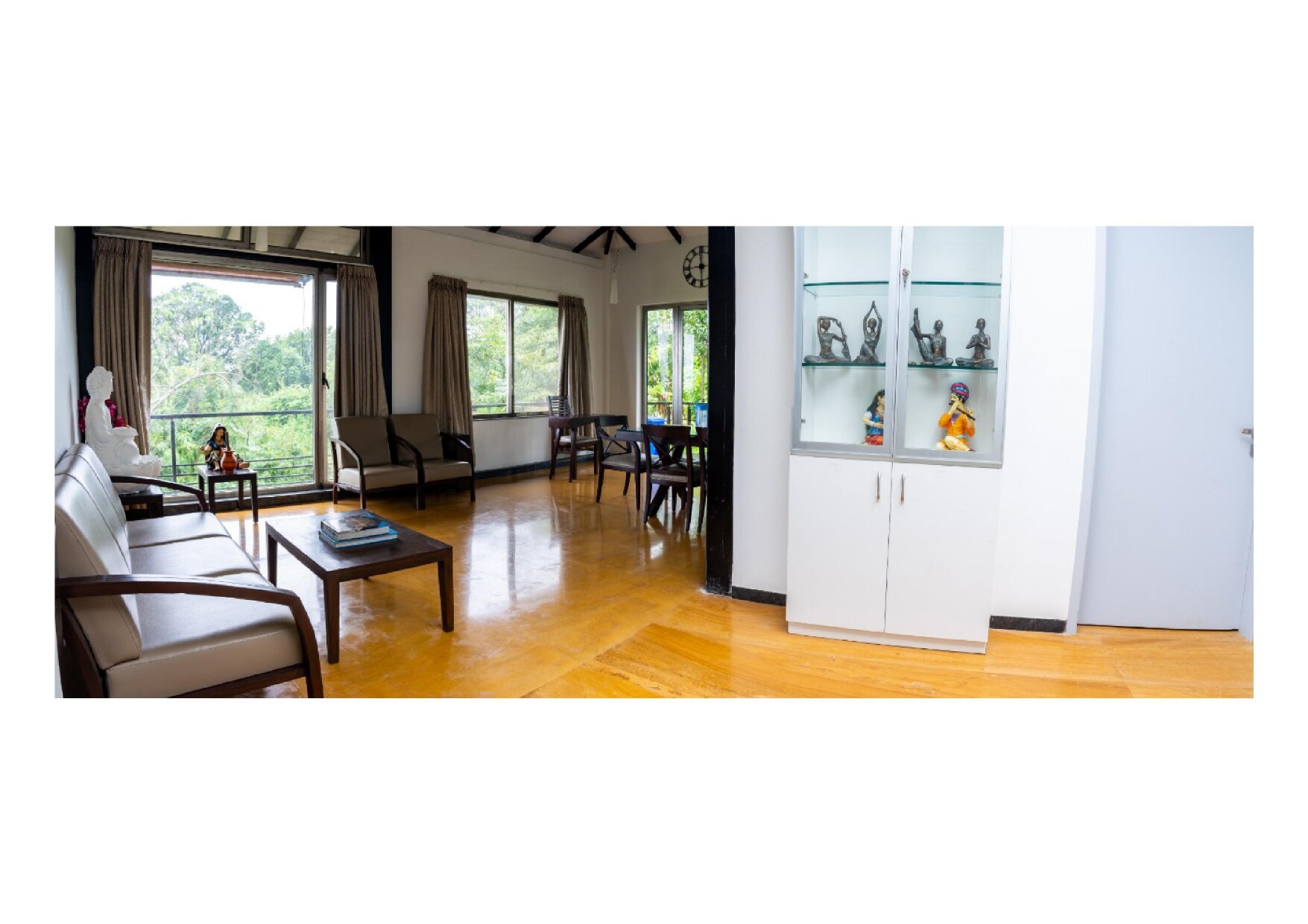 Redhomex Lake View 5 BHK with Pvt Pool - Tap to explore photos
