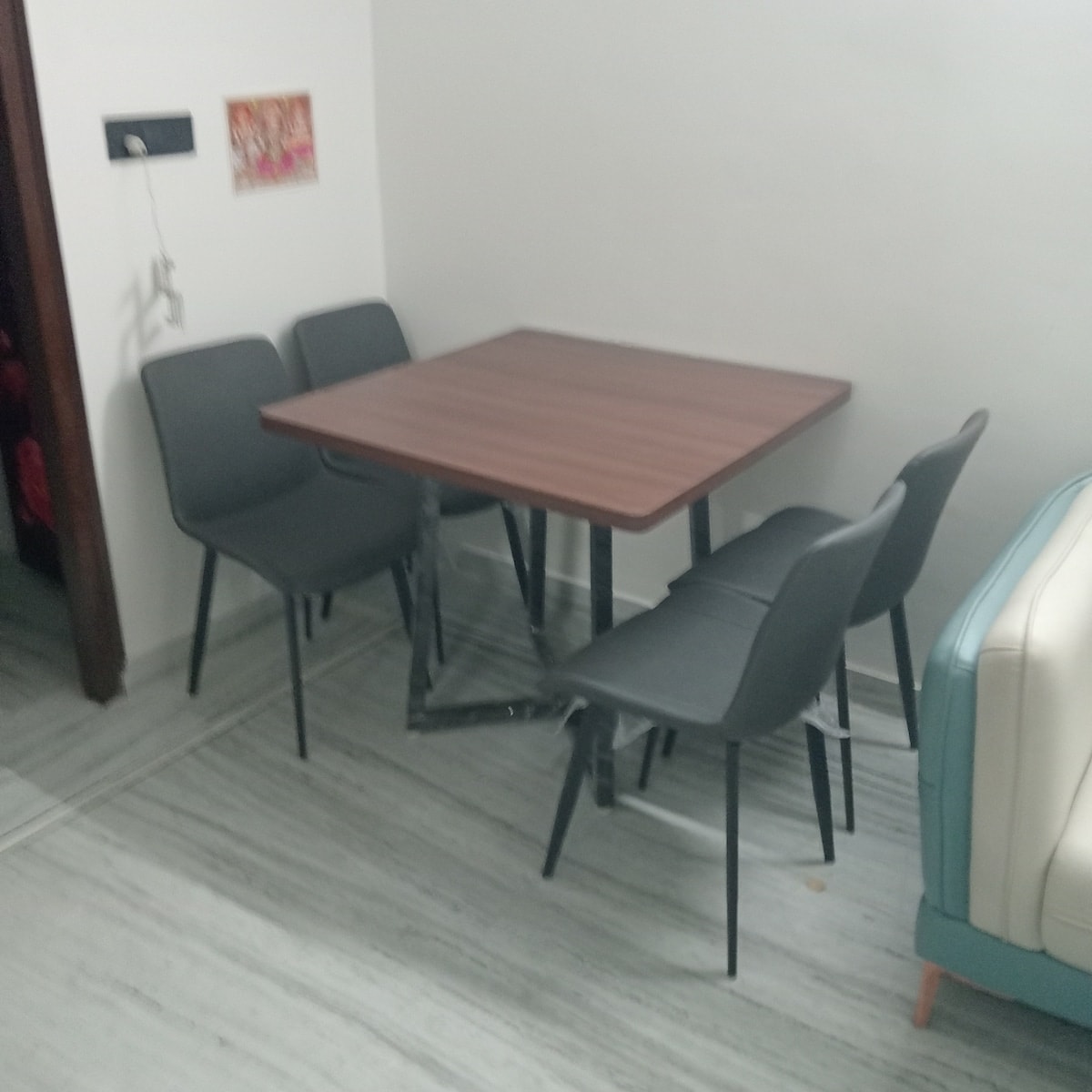 Fully Ventilated 2BHK Apartment Flat Home Stay - Tap to explore photos