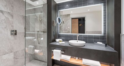 Hilton Munich Airport Room Type - TWIN BED GUESTROOM PLUS
