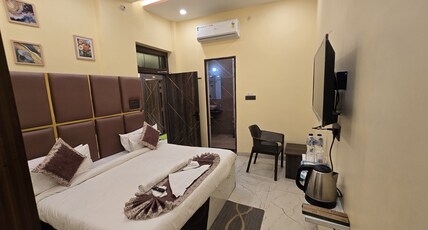 Abhinandan Sadan Guest House Room Type - Deluxe AC Room Near Shri Ram Mandir ( Walking Distance) Abhinandan Sadan Guest House Room Type - Deluxe AC Room Near Shri Ram Mandir ( Walking Distance)