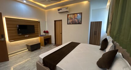The crystal Inn Room Type - Bedroom305