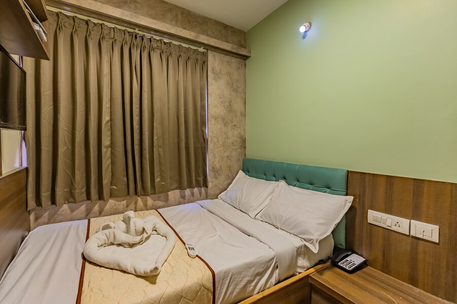 De Santhosh Residency - Tap to explore photos