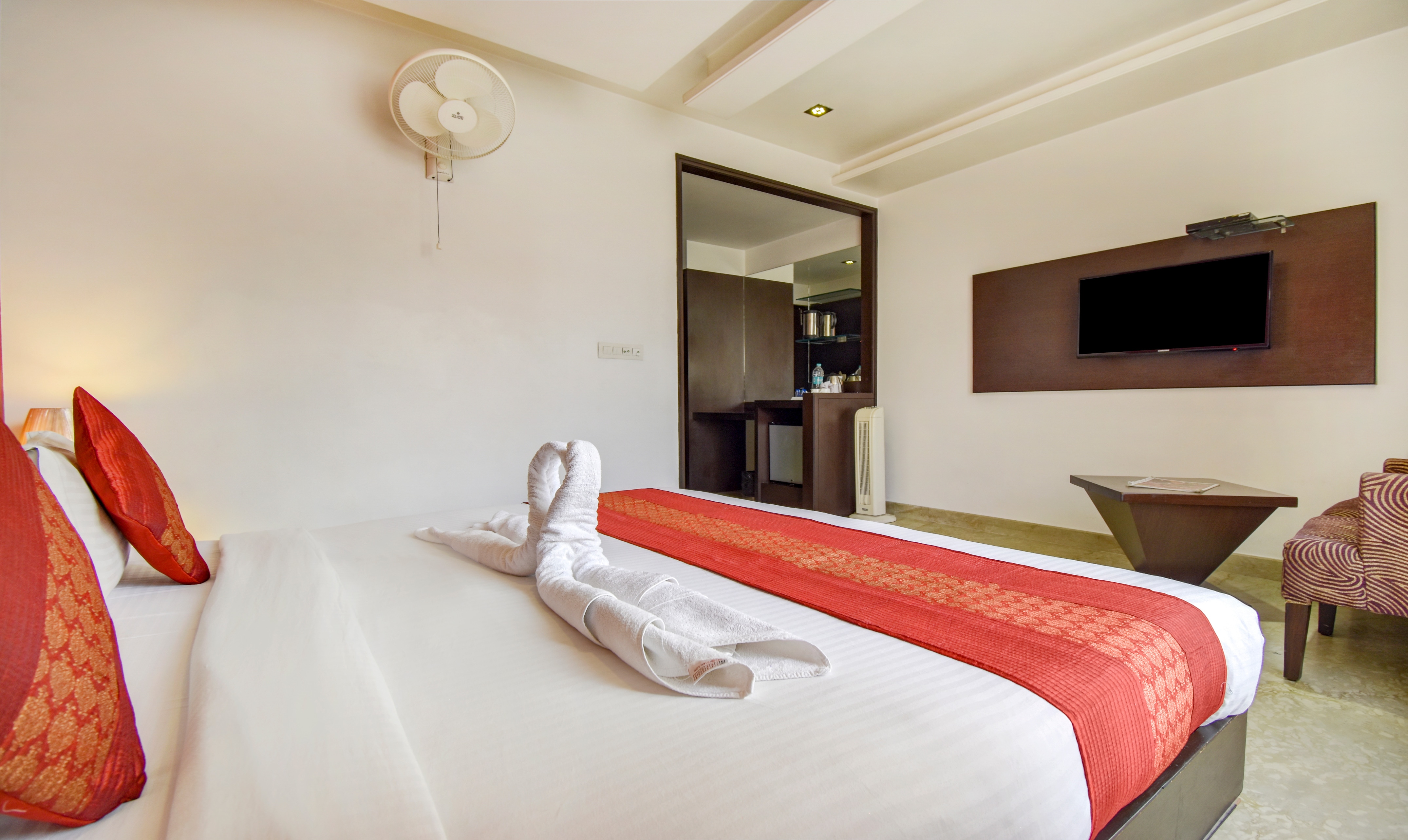 Hotel Raya Inn - Tap to explore photos