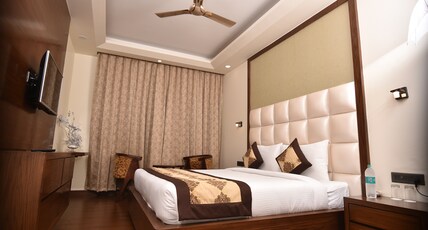 Hotel SK Grand Room Type - Deluxe Room