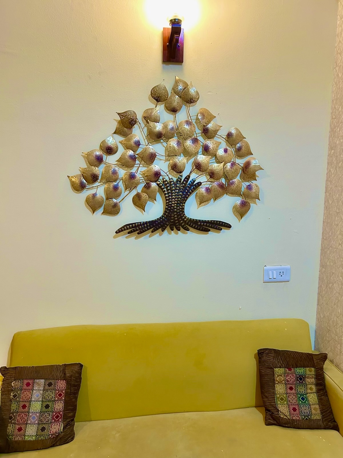 Studio apartment in Gaur city mall , Greater Noida - Tap to explore photos
