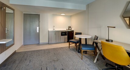 Holiday Inn Express Hotel & Suites Branson 76 Central, an IHG Hotel Room Type - 1 Bedroom Suite 2 Queen