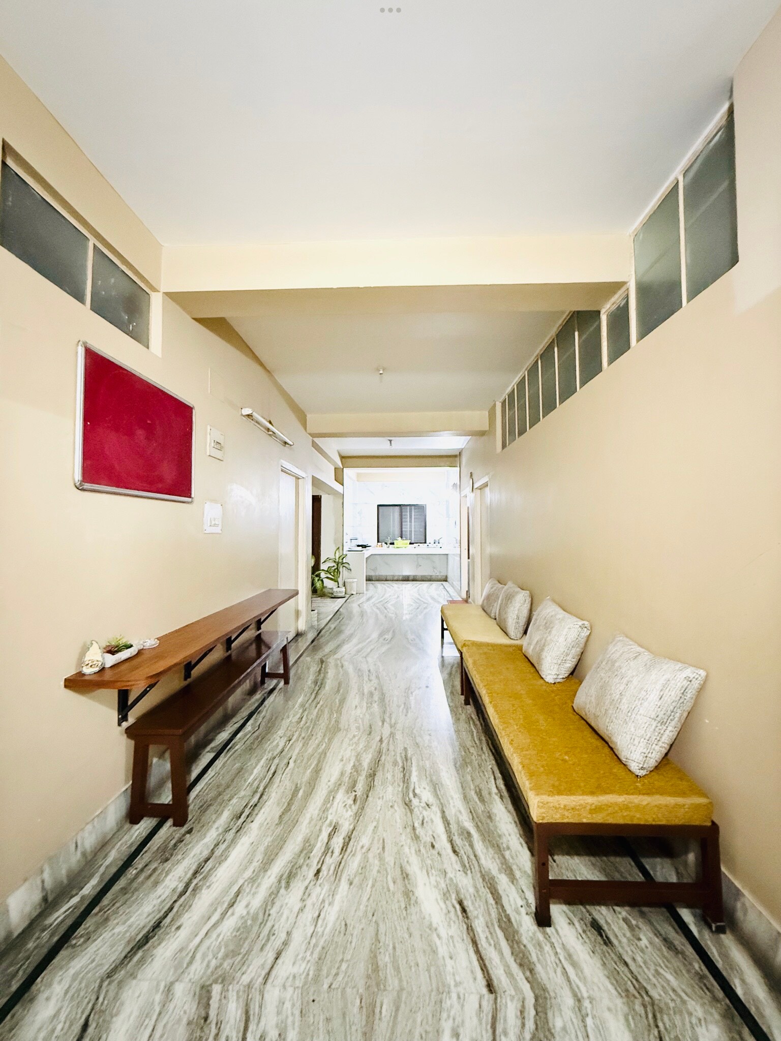 Backpackers Bunkhouse Siliguri. - Tap to explore photos