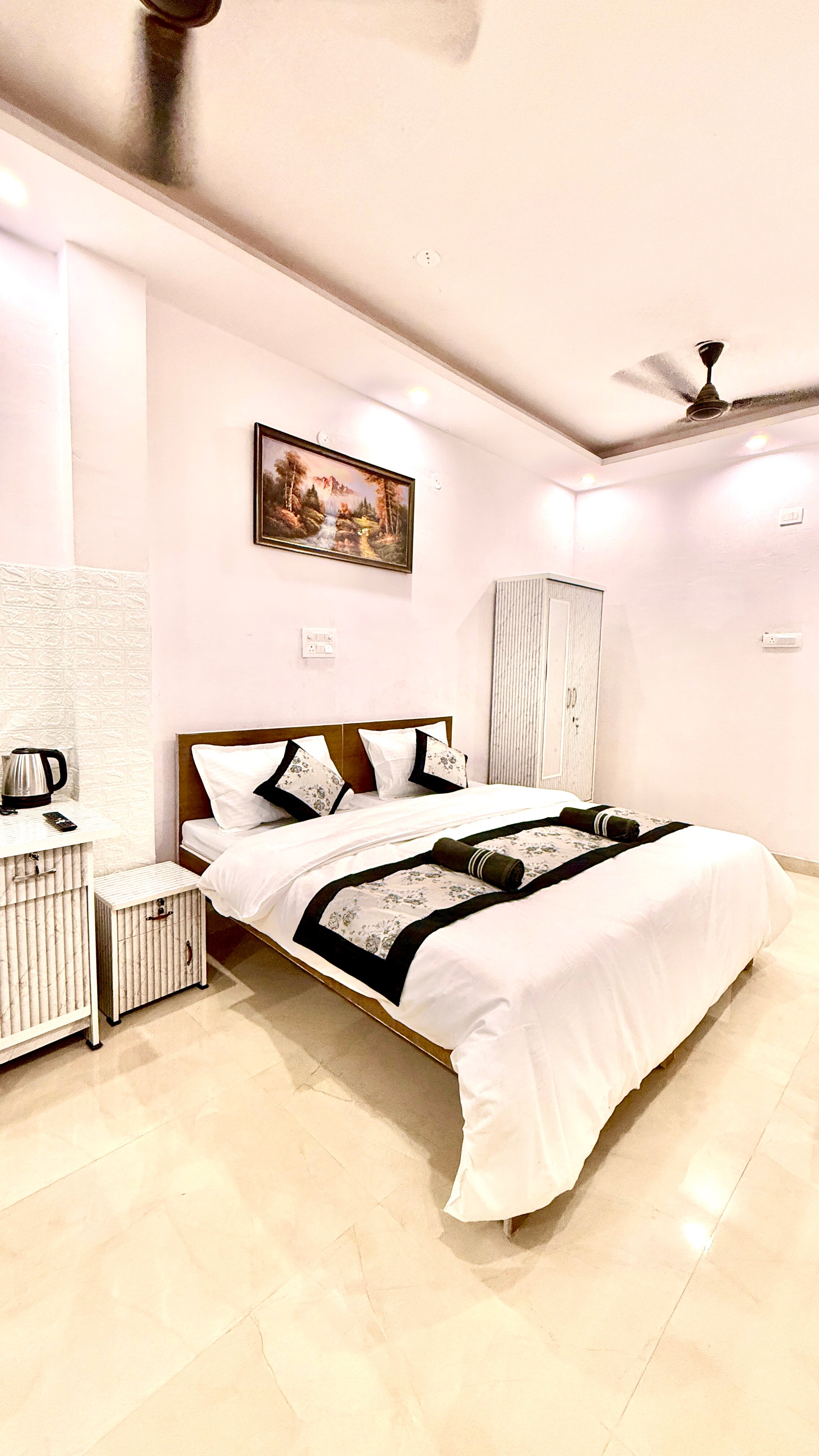 AB RESIDENCY - Tap to explore photos