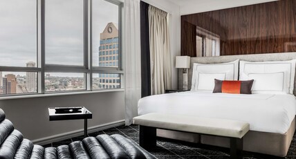 Swissotel Sydney Room Type - EXECUTIVE SUITE, SEPARATE LIVING and DINING ROOM, EXECUTIVE LOUNGE ACCESS Swissotel Sydney Room Type - EXECUTIVE SUITE, SEPARATE LIVING and DINING ROOM, EXECUTIVE LOUNGE ACCESS