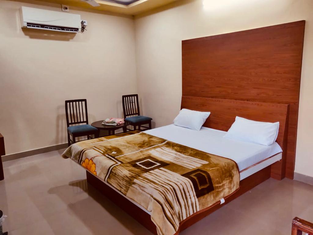 Hotel Deep Palace - Tap to explore photos