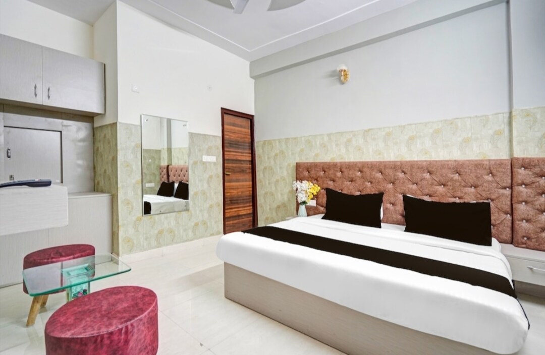 Juno The Velora Suites - Tap to explore photos