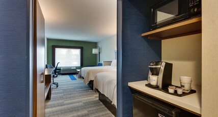 Holiday Inn Express & Suites ITHACA Room Type - 2 Queen Beds Suite Sofa Bed