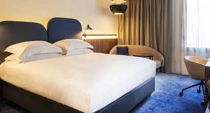 Crowne Plaza NICE - GRAND ARENAS Room Type - 1 King Bed and Single Sofa Bed Standard Crowne Plaza NICE - GRAND ARENAS Room Type - 1 King Bed and Single Sofa Bed Standard