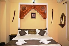 Hotel Sandalwood Inn