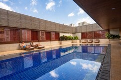 The Mercer Sukhumvit 4 – Formerly S.M. Grande Residence