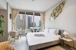 ELIVAAS Curated Studio in Dubai Marina with Scenic Views