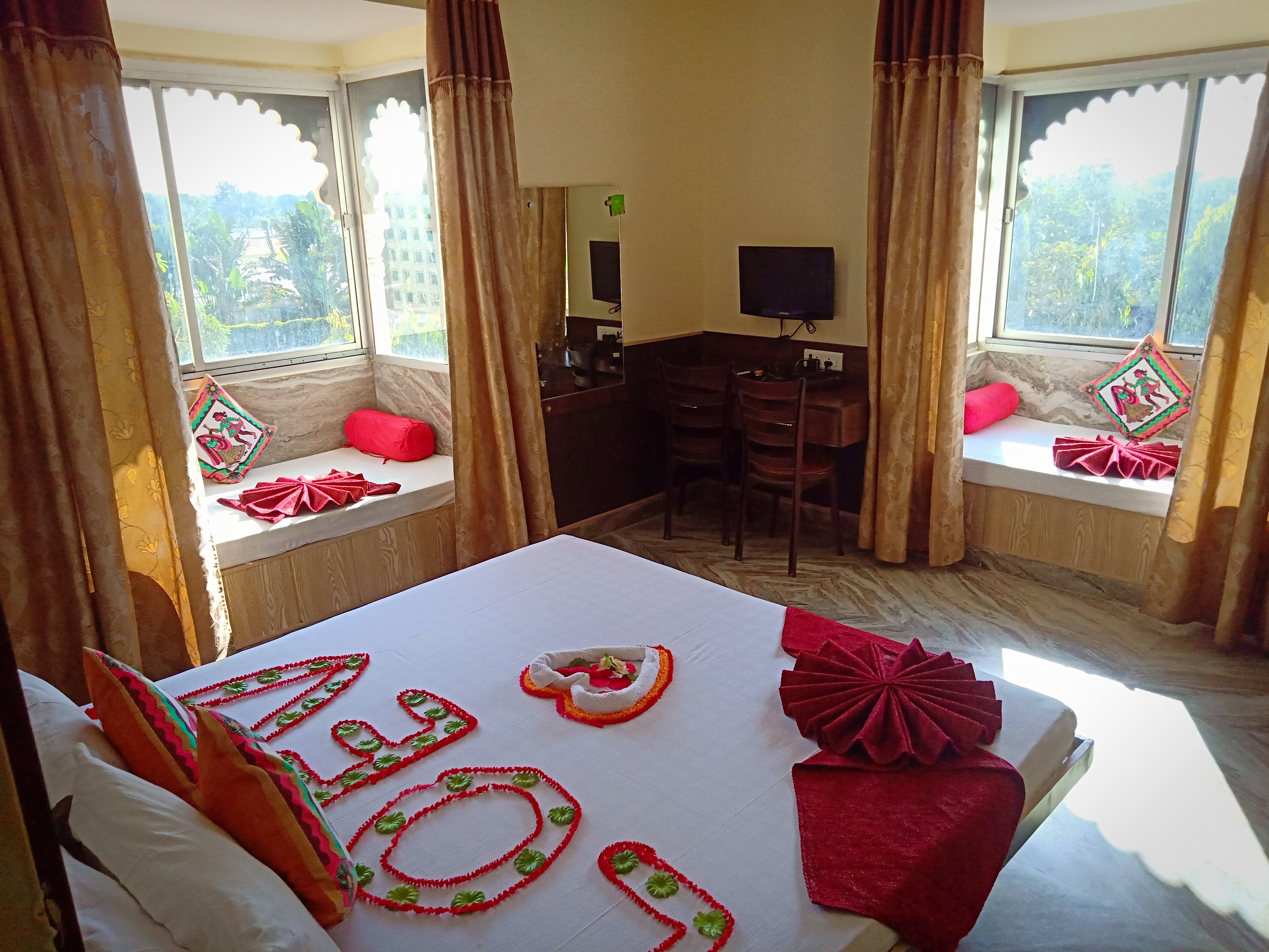 Hotel Chitrakoot Resort - Tap to explore photos