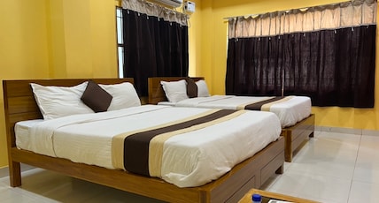 Chola`s Castle Inn Room Type - Premium Four Bed Room With AC Chola`s Castle Inn Room Type - Premium Four Bed Room With AC