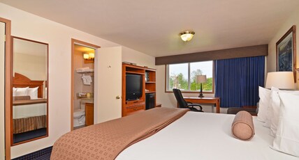 Best Western Valdez Harbor Inn Room Type - 1 King Bed, Non-Smoking, Oversized Room, Mountain View, Balcony, Sofa, Full Breakfast Best Western Valdez Harbor Inn Room Type - 1 King Bed, Non-Smoking, Oversized Room, Mountain View, Balcony, Sofa, Full Breakfast