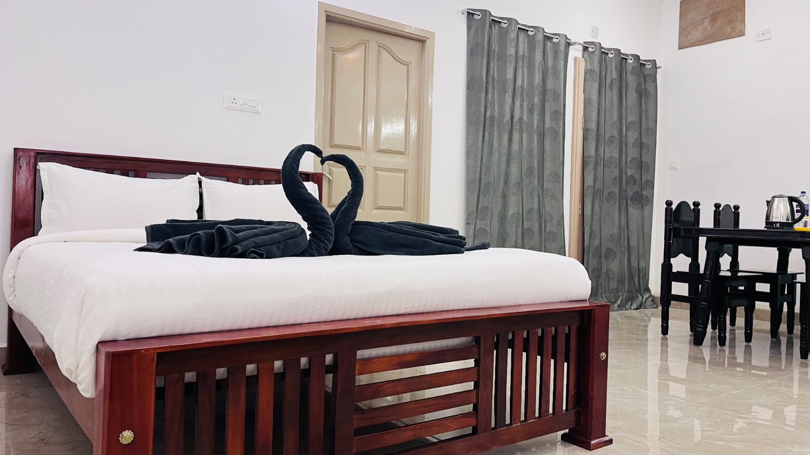 THE ELEGANT VILLA WITH KITCHEN, Opp to Mangrove Boating - JR Groups - Tap to explore photos