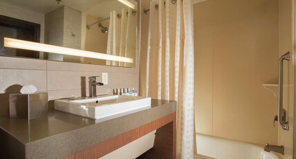 The Broadway Columbia - a DoubleTree by Hilton Room Type - 2 QUEEN BEDS ROOM
