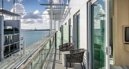 Hilton Auckland Room Type - KING DELUXE ROOM PLUS